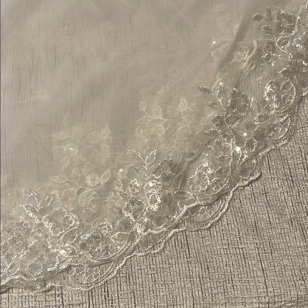 Elegant White Lace Trimmed Fabric Wedding Veil